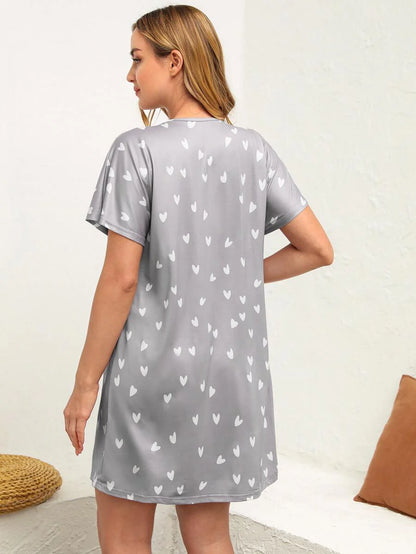 Maternity Heart Print V Neck Nursing Nightdress - Loose Batwing Short Sleeve Sleepwear in Navy Blue