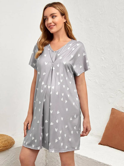 Maternity Heart Print V Neck Nursing Nightdress - Loose Batwing Short Sleeve Sleepwear in Navy Blue