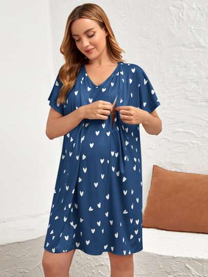 Maternity Heart Print V Neck Nursing Nightdress - Loose Batwing Short Sleeve Sleepwear in Navy Blue