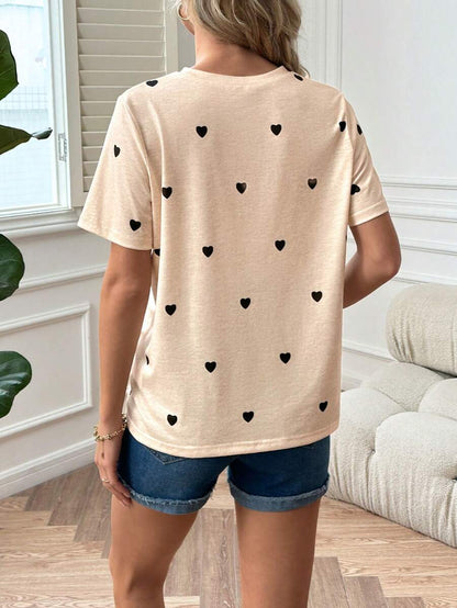 Maternity Heart Print Short Sleeve Round Neck T-Shirt in Mauve Purple, Casual Asymmetrical Hem Pregnancy Top for Valentine's Day