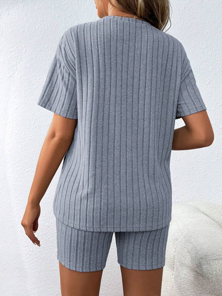 Maternity Violet Purple Round Neck Short Sleeve Tee and Biker Shorts Set, Loose Fit Pocket Pregnancy Loungewear Outfit