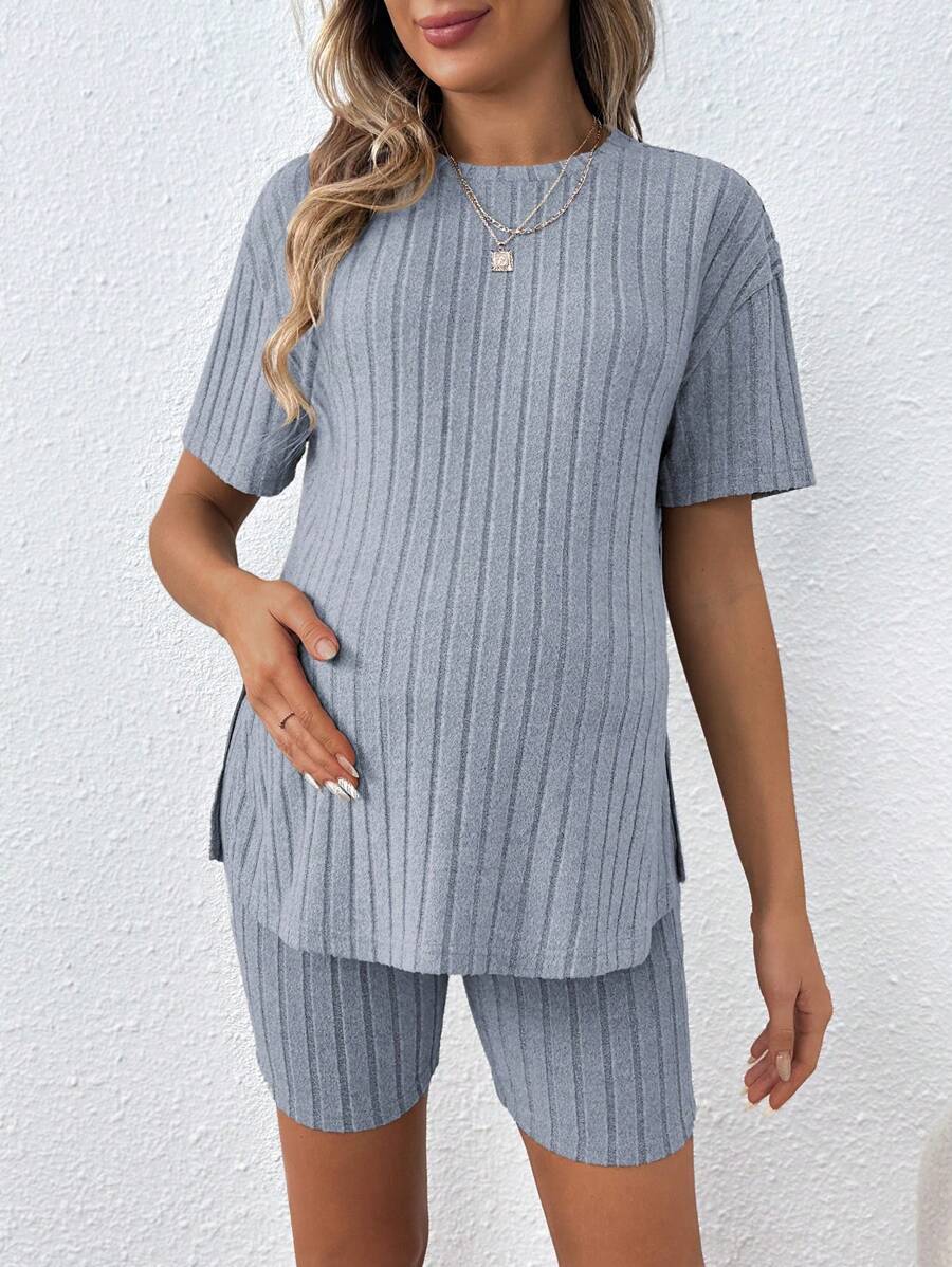 Maternity Violet Purple Round Neck Short Sleeve Tee and Biker Shorts Set, Loose Fit Pocket Pregnancy Loungewear Outfit