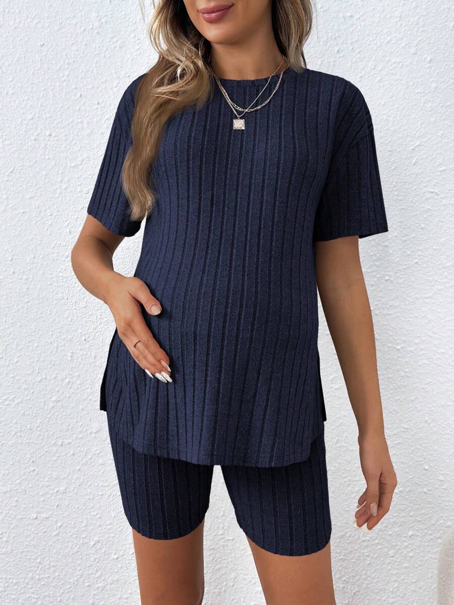 Maternity Violet Purple Round Neck Short Sleeve Tee and Biker Shorts Set, Loose Fit Pocket Pregnancy Loungewear Outfit