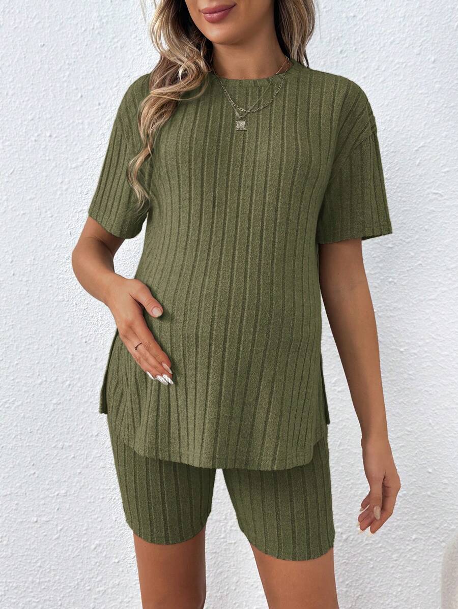 Maternity Violet Purple Round Neck Short Sleeve Tee and Biker Shorts Set, Loose Fit Pocket Pregnancy Loungewear Outfit