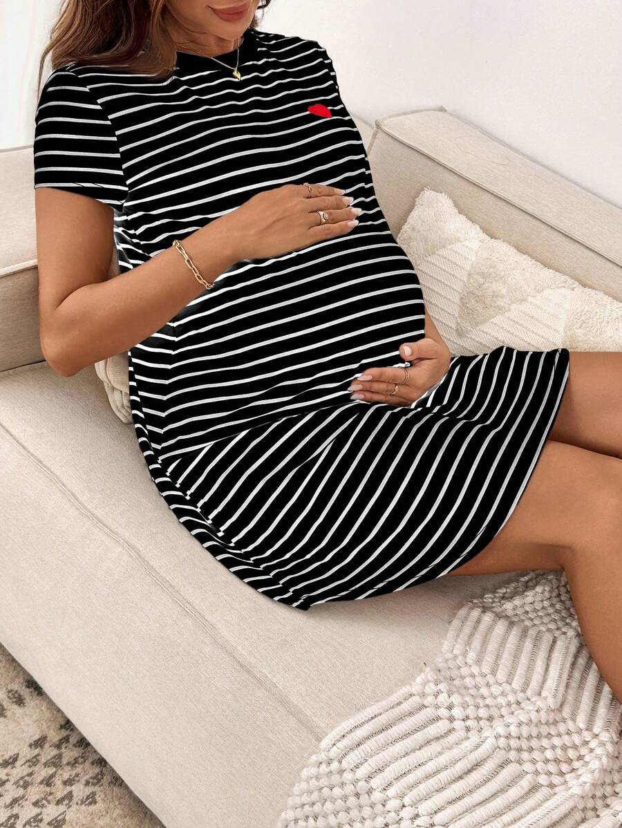 Maternity Black and White Colorblock Sleepwear Tee - Round Neck Short Sleeve Short Nightgown Loungewear with Appliques