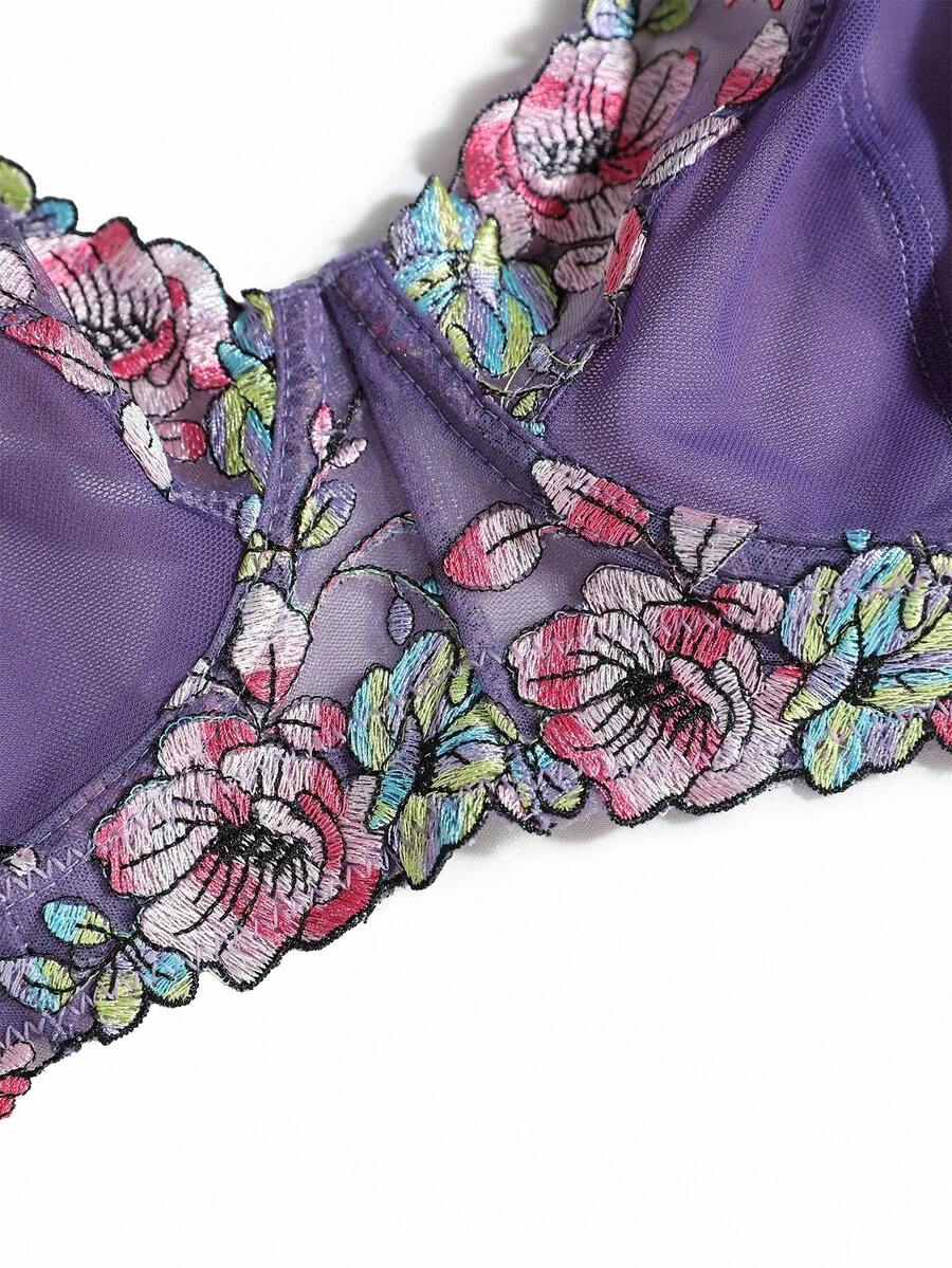 Plus Size Elegant Floral Embroidery Underwire Bra
