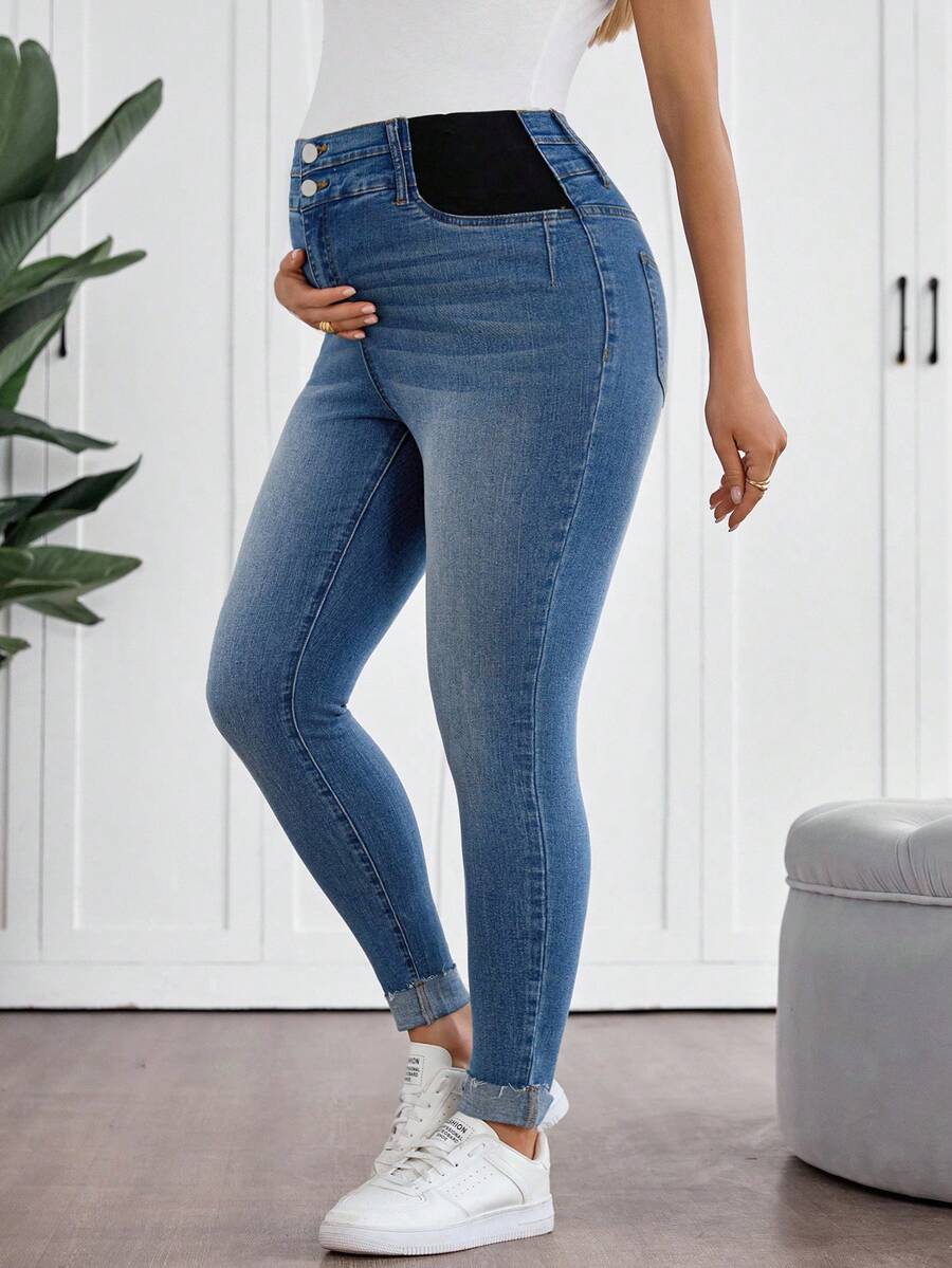 Light Wash Slim Fit Maternity Cropped Jeans with Contrast Belt Loop Detail – Elastic Waist Skinny Denim for Country Concerts & Casual Wear