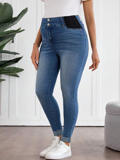 Light Wash Slim Fit Maternity Cropped Jeans with Contrast Belt Loop Detail – Elastic Waist Skinny Denim for Country Concerts & Casual Wear