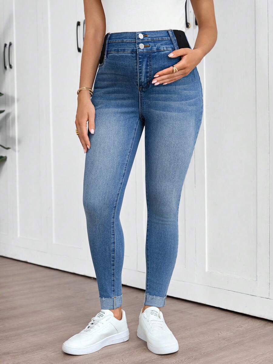 Light Wash Slim Fit Maternity Cropped Jeans with Contrast Belt Loop Detail – Elastic Waist Skinny Denim for Country Concerts & Casual Wear