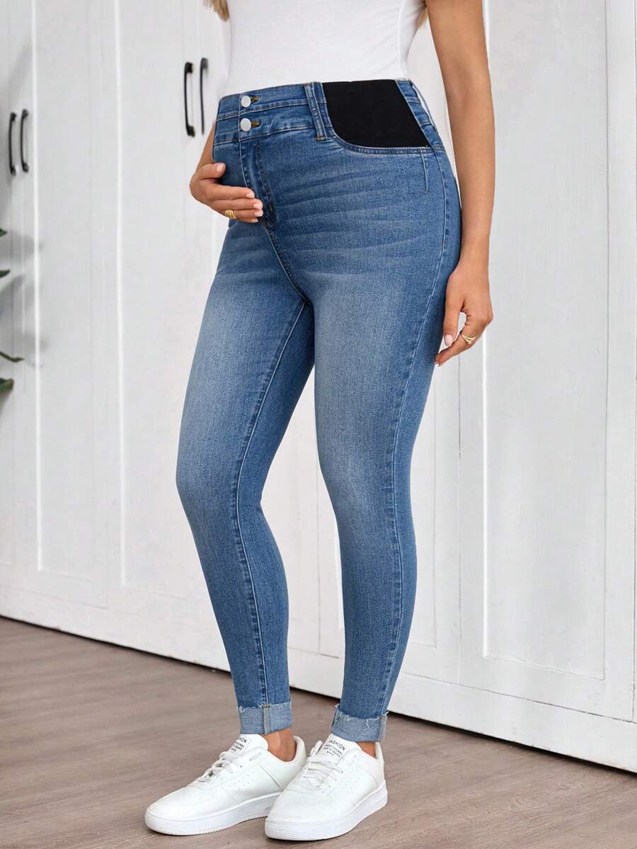 Light Wash Slim Fit Maternity Cropped Jeans with Contrast Belt Loop Detail – Elastic Waist Skinny Denim for Country Concerts & Casual Wear