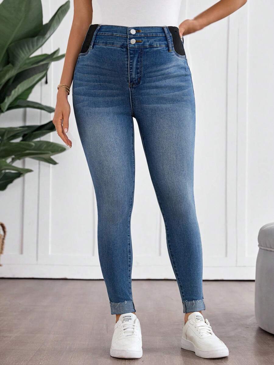 Light Wash Slim Fit Maternity Cropped Jeans with Contrast Belt Loop Detail – Elastic Waist Skinny Denim for Country Concerts & Casual Wear
