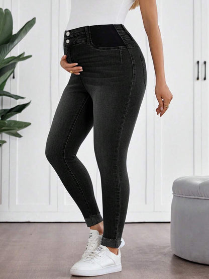 Light Wash Slim Fit Maternity Cropped Jeans with Contrast Belt Loop Detail – Elastic Waist Skinny Denim for Country Concerts & Casual Wear