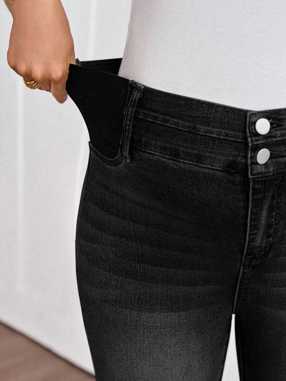 Light Wash Slim Fit Maternity Cropped Jeans with Contrast Belt Loop Detail – Elastic Waist Skinny Denim for Country Concerts & Casual Wear