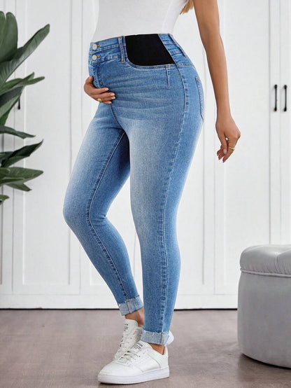 Light Wash Slim Fit Maternity Cropped Jeans with Contrast Belt Loop Detail – Elastic Waist Skinny Denim for Country Concerts & Casual Wear