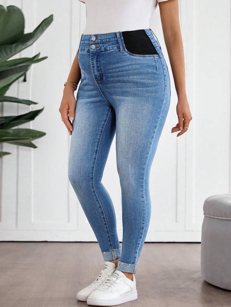 Light Wash Slim Fit Maternity Cropped Jeans with Contrast Belt Loop Detail – Elastic Waist Skinny Denim for Country Concerts & Casual Wear