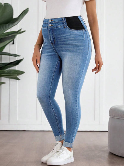 Light Wash Slim Fit Maternity Cropped Jeans with Contrast Belt Loop Detail – Elastic Waist Skinny Denim for Country Concerts & Casual Wear