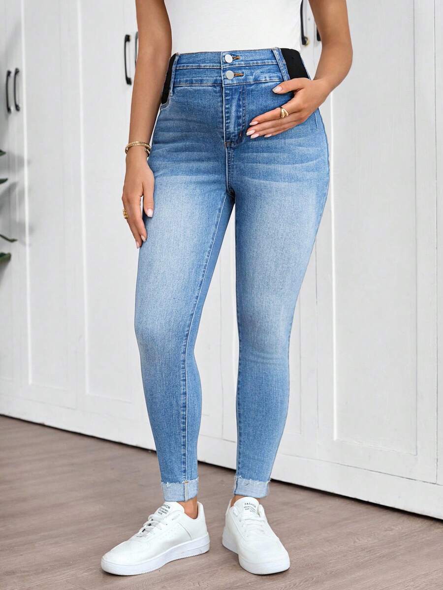 Light Wash Slim Fit Maternity Cropped Jeans with Contrast Belt Loop Detail – Elastic Waist Skinny Denim for Country Concerts & Casual Wear