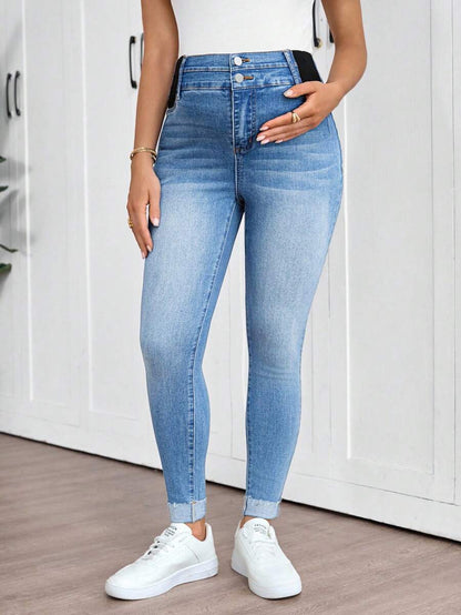 Light Wash Slim Fit Maternity Cropped Jeans with Contrast Belt Loop Detail – Elastic Waist Skinny Denim for Country Concerts & Casual Wear