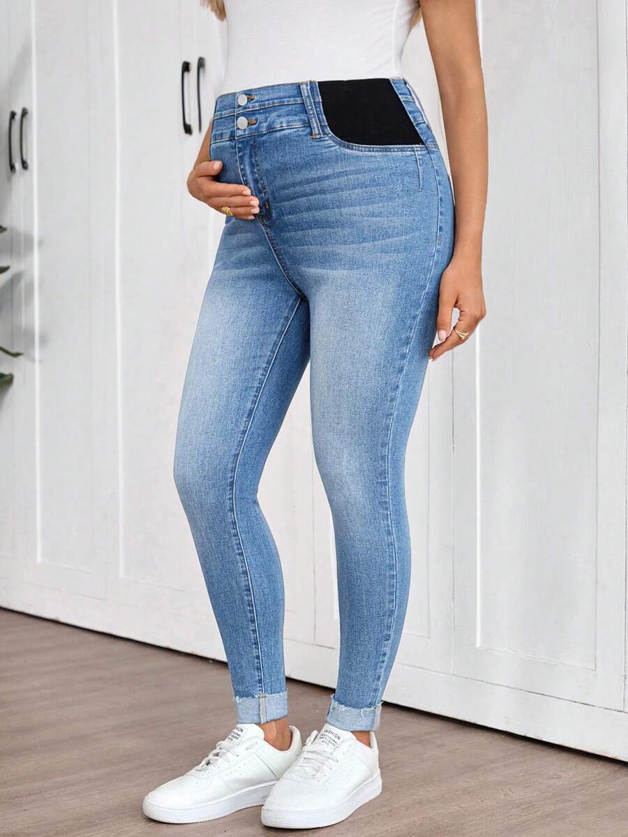 Light Wash Slim Fit Maternity Cropped Jeans with Contrast Belt Loop Detail – Elastic Waist Skinny Denim for Country Concerts & Casual Wear
