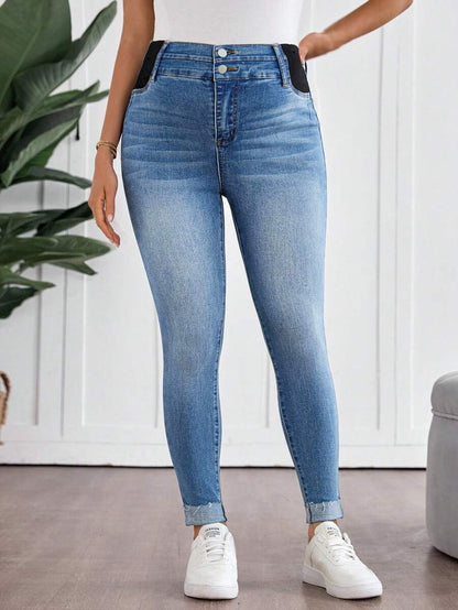 Light Wash Slim Fit Maternity Cropped Jeans with Contrast Belt Loop Detail – Elastic Waist Skinny Denim for Country Concerts & Casual Wear