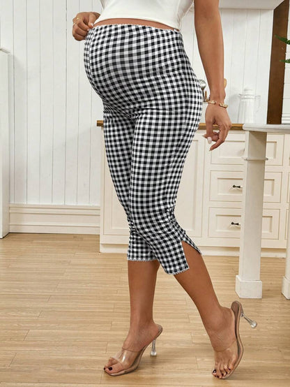Maternity Clothes Maternity Bottoms Casual Summer Adjustable Waistband, Lace Trim At The Waistband, Black And White Checkered Maternity Leggings With A Three-Quarter Length Split. Checkered Pattern.