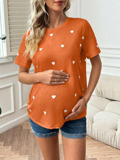 Maternity Heart Print Short Sleeve Round Neck T-Shirt in Mauve Purple, Casual Asymmetrical Hem Pregnancy Top for Valentine's Day