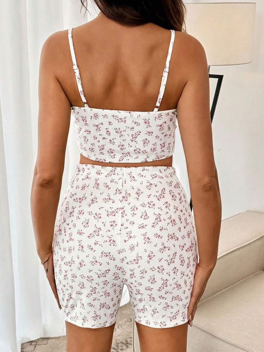 SHEIN 2pcs Maternity Ditsy Floral Camisole2-Piece Maternity Ditsy Floral Camisole and Adjustable Shorts Set - Slim Fit Spaghetti Strap Crop Top and High Waist Beach Set Top And Adjustable Waist Shorts Set