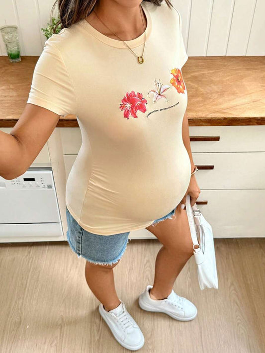 Apricot Fruit Print Maternity Slim Fit T-Shirt with Round Neck and Short Sleeves – Comfortable Stretchy Summer Pregnancy Top for Vacation