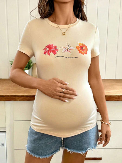 Apricot Fruit Print Maternity Slim Fit T-Shirt with Round Neck and Short Sleeves – Comfortable Stretchy Summer Pregnancy Top for Vacation