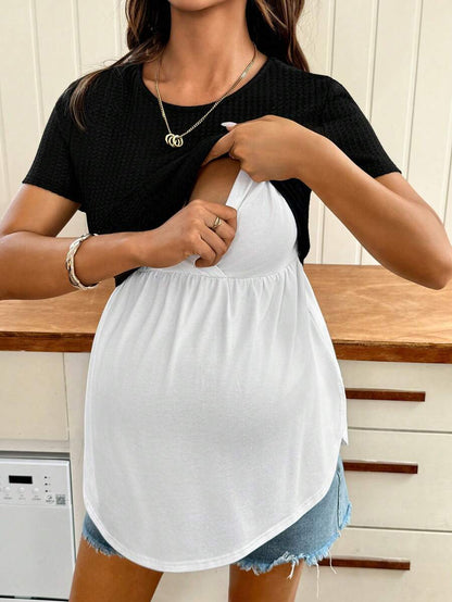 Black and White Colorblock Patchwork Nursing Top – Slim Fit Knitted Short Sleeve Maternity Shirt for Daily Wear and Nursing Access