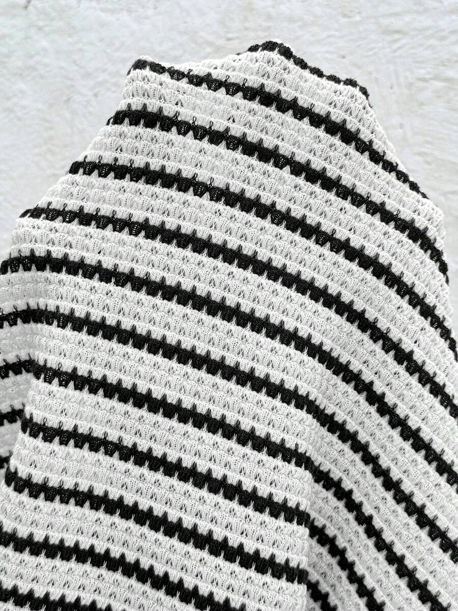 Coffee Brown Striped Round Neck Maternity T-Shirt - Casual Batwing Short Sleeve Padded Shoulder Top for Pregnancy Holiday Outfits