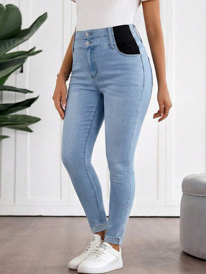 Light Wash Slim Fit Maternity Cropped Jeans with Contrast Belt Loop Detail – Elastic Waist Skinny Denim for Country Concerts & Casual Wear