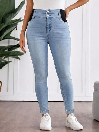 Light Wash Slim Fit Maternity Cropped Jeans with Contrast Belt Loop Detail – Elastic Waist Skinny Denim for Country Concerts & Casual Wear