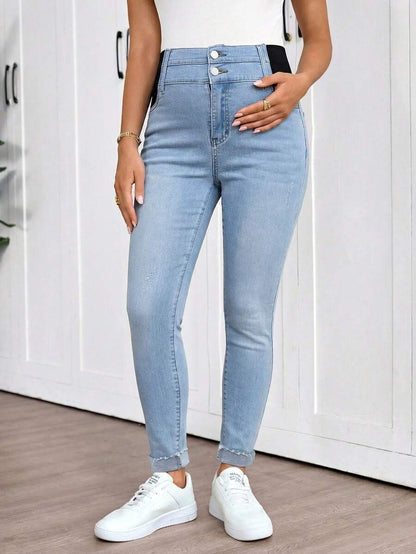 Light Wash Slim Fit Maternity Cropped Jeans with Contrast Belt Loop Detail – Elastic Waist Skinny Denim for Country Concerts & Casual Wear