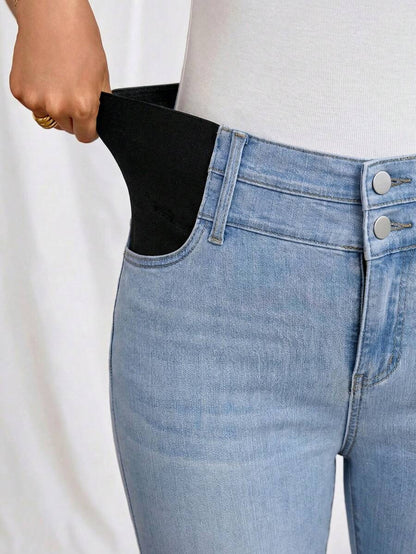 Light Wash Slim Fit Maternity Cropped Jeans with Contrast Belt Loop Detail – Elastic Waist Skinny Denim for Country Concerts & Casual Wear