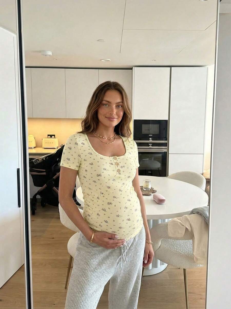 Maternity Grey Ditsy Floral Square Neck Short Sleeve T-Shirt - Slim Fit Knitted Summer Top for Pregnant Women