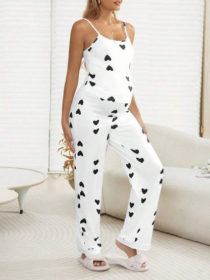 Multicolor Heart Print Maternity Lounge Set – 2-Piece Knit Camisole & Long Pants Pregnancy Sleepwear Set with Medium Stretch for Home Comfort