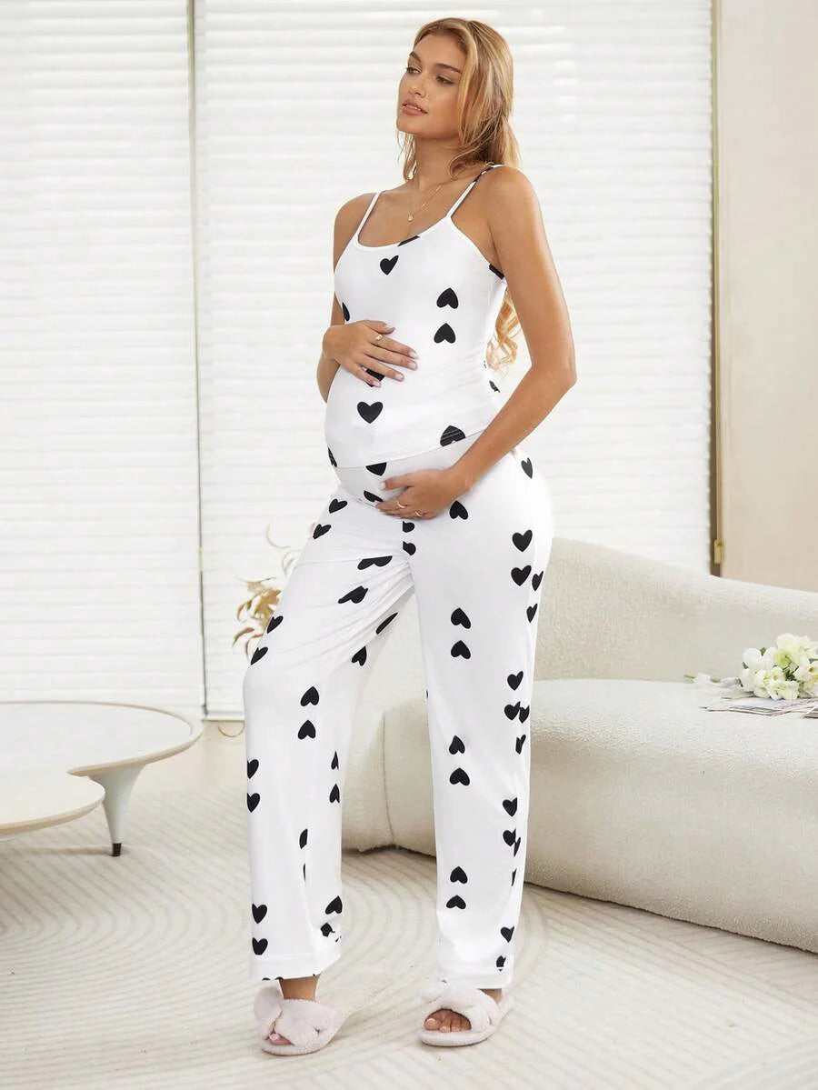 Multicolor Heart Print Maternity Lounge Set – 2-Piece Knit Camisole & Long Pants Pregnancy Sleepwear Set with Medium Stretch for Home Comfort