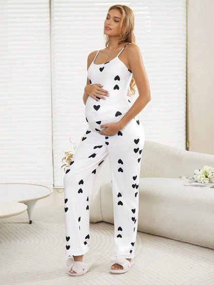 Multicolor Heart Print Maternity Lounge Set – 2-Piece Knit Camisole & Long Pants Pregnancy Sleepwear Set with Medium Stretch for Home Comfort