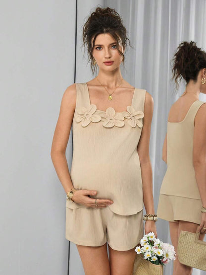 Maternity 2-Piece Set Square Neck Floral Applique Camisole and Adjustable Waist Mini Shorts in Apricot for Casual Office Wear