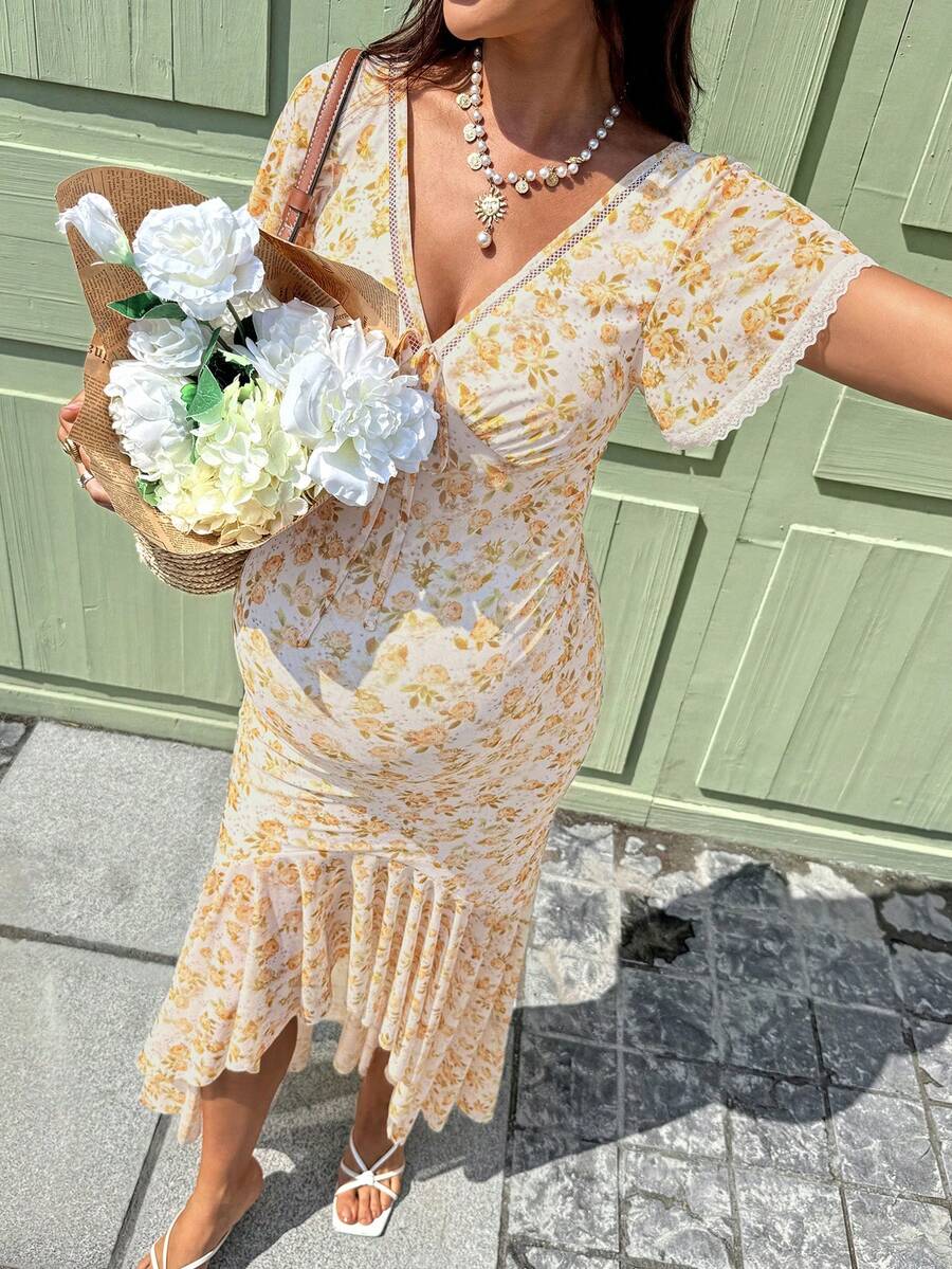 Elegant Ditsy Floral Fishtail Maternity Dress For Summer
